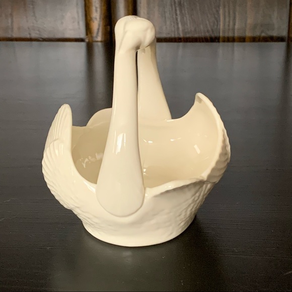 Lenox Open Tail Swan Basket - Picture 7 of 13